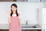 エプロン姿の女性